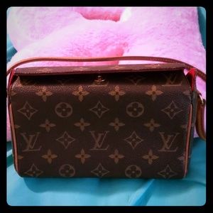 Louis vuitton small purse
